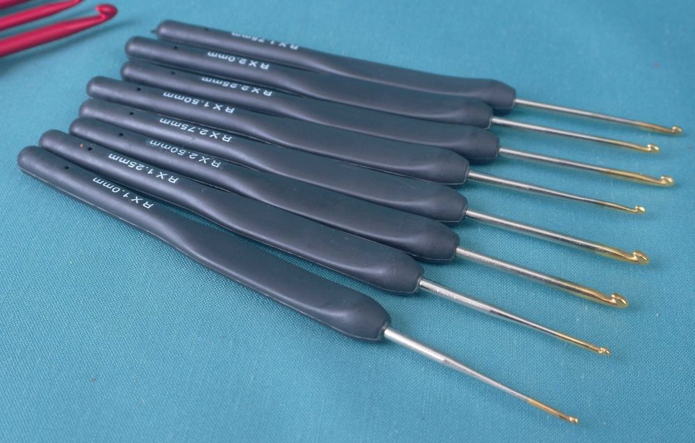 Набор крючков для вязания с силиконовыми ручками