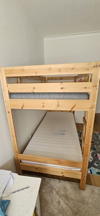 Beliche com 2 colchões em bom estado