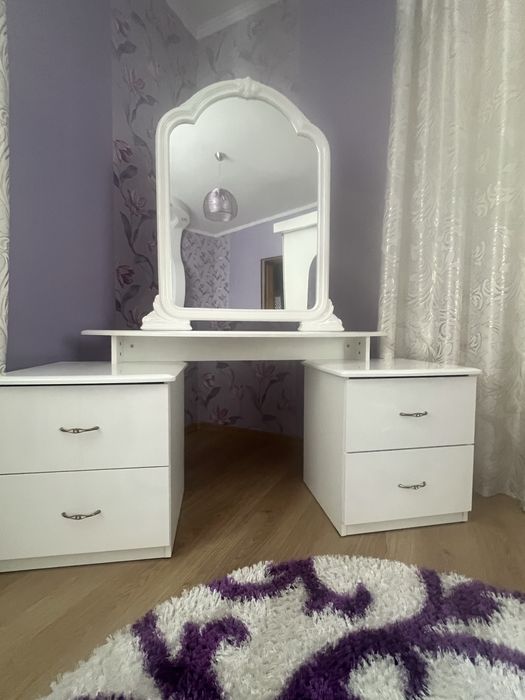 Туалетний столик