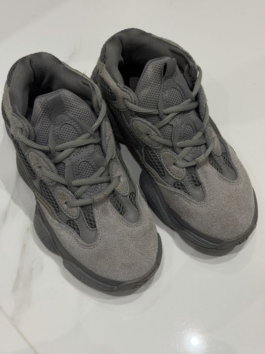 Продам кроссовки yeezy 500