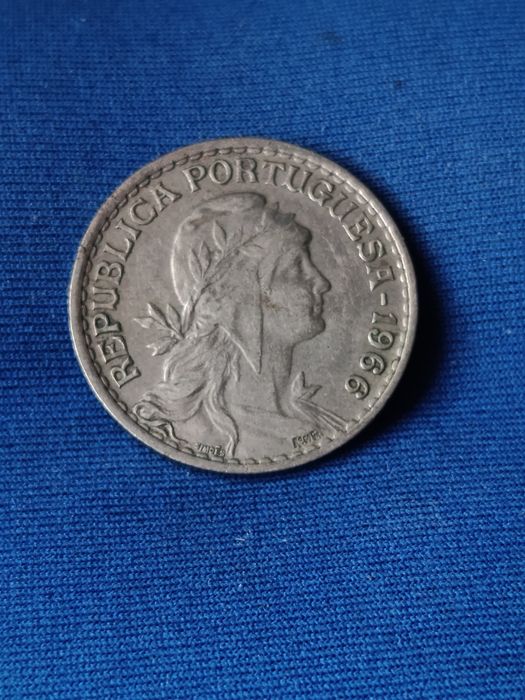 Moeda de 1 escudo de 1966 Antiga Portuguesa