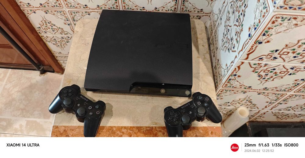 Consolas de jogos PlayStation 2 e PlayStation 3