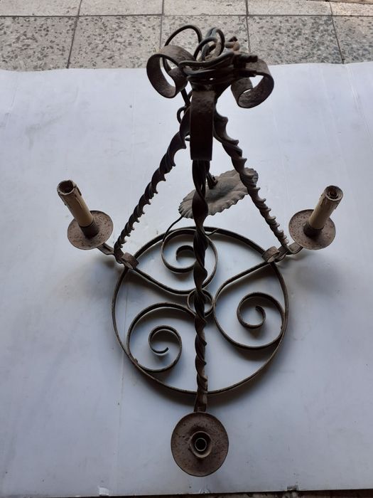 Candeeiro antigo em bom estado