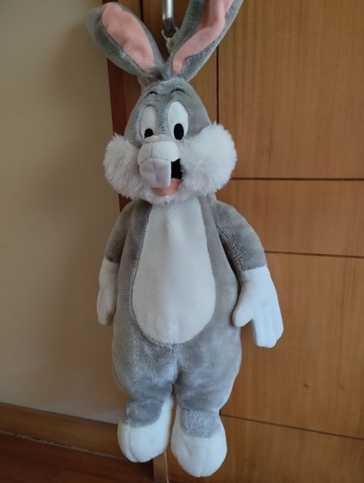 Coelhinho de pelúcia loonys tunes para guardar o pijama