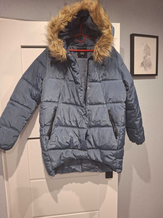 Niebieska kurtka zimowa pikowana dluzszy tyl