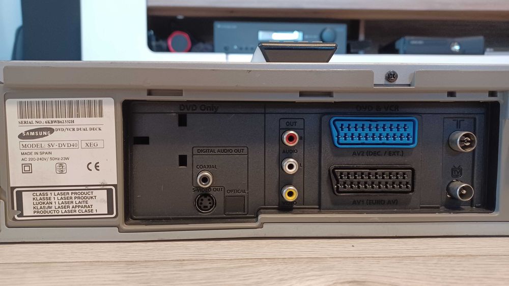 Samsung SV-DVD40 XEG – dual deck SVHS/DVD