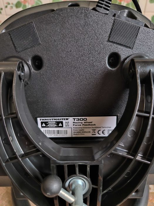 Thrustmaster T300 RS GT Edition + Suporte T-Pedals