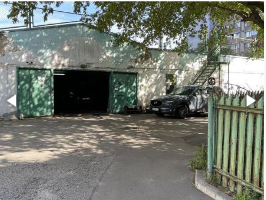 Гаражний бокс у напівпідземному гаражі