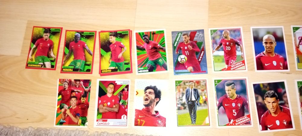 Cromos e bonecos