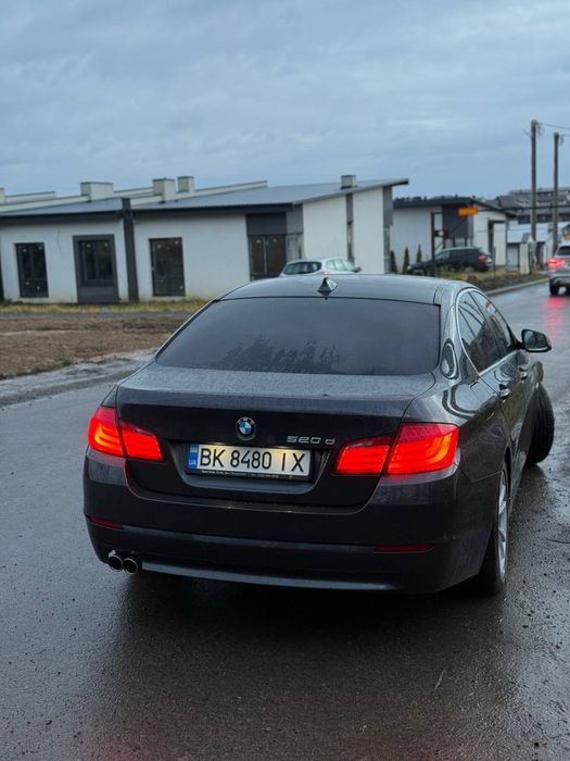 Бмв ф10 в хорошуму стані