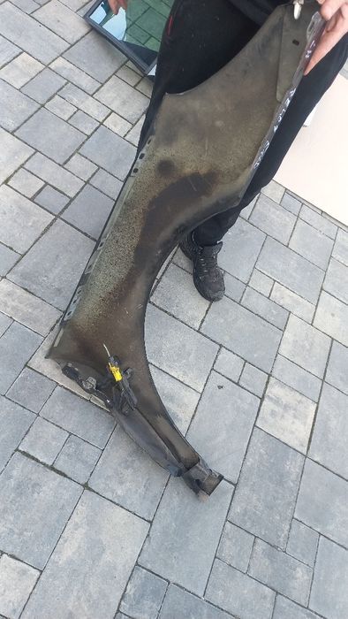 Peugeot 407 blotnik przedni lewy czarny exld sedan kombi