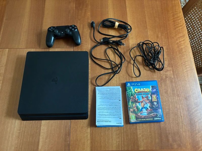 PS4 Slim Consola + Jogo Crash Bandicoot