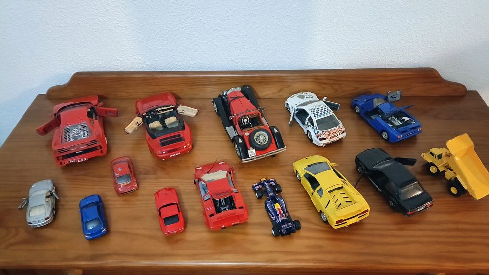 Miniaturas à escala (Burago, Maisto,etc)