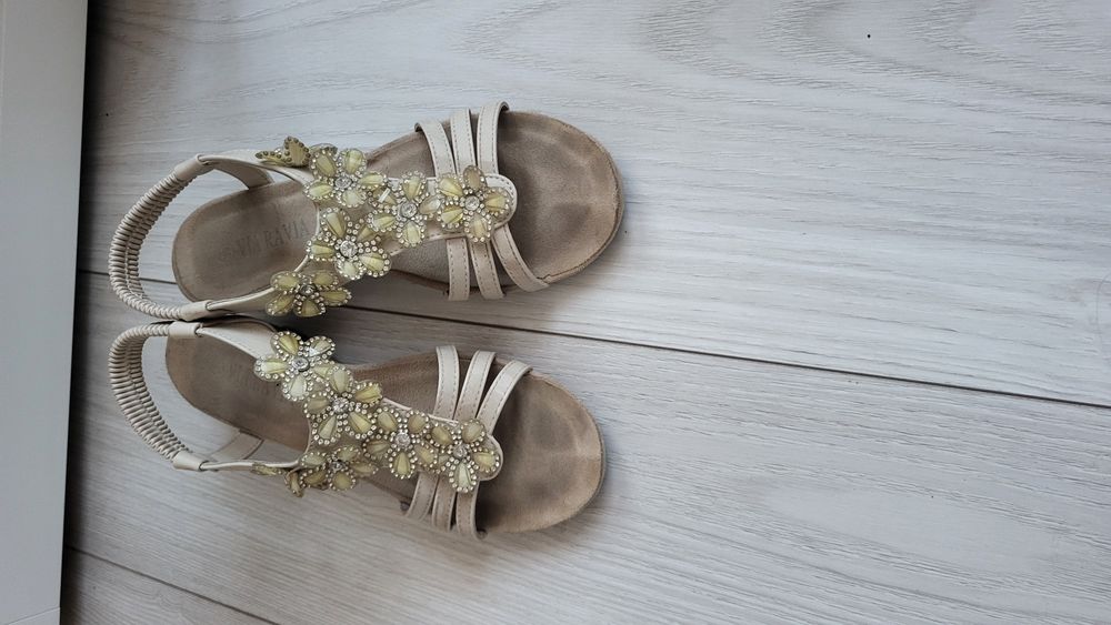 Buty letnie na koturnie z kwiatuszkami