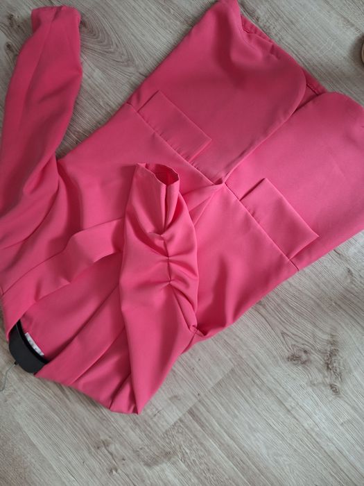 Rozowy garnitur damskie