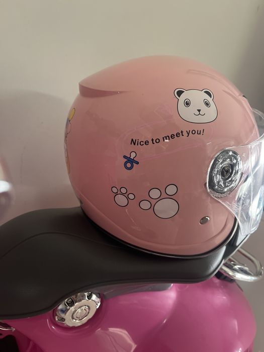 Vespa eletrica rosa choque