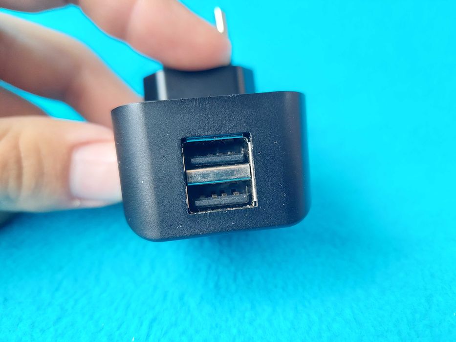 Зарядний пристрій Hama з 2 х USB-портами 3.1A 15,5W + 2,4А Німеччина