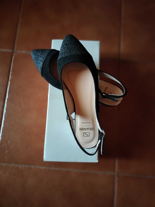 Sapatos rasos abertos