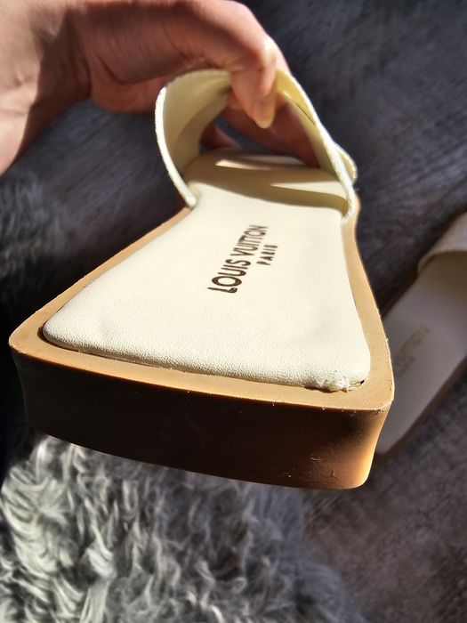 Louis Vuitton klapki R 40