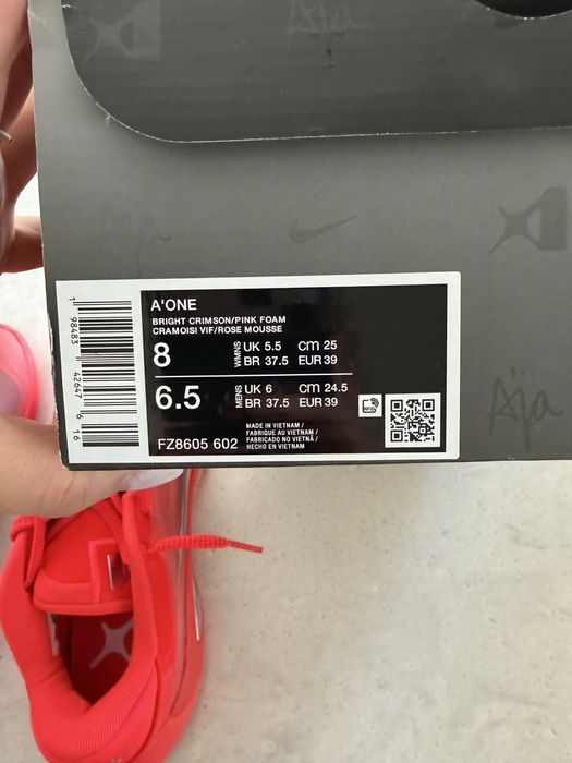 Нові кросівки Nike