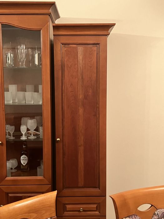 Zestaw mebli do salonu lub jadalni z dużym stołem