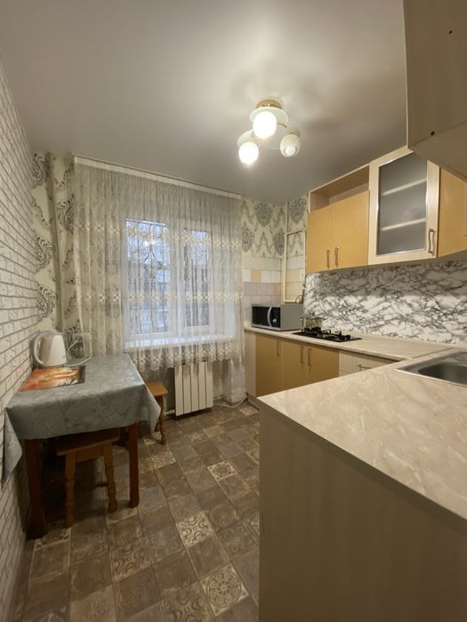 Сдаю в аренду по добово 2-кімнатну квартиру