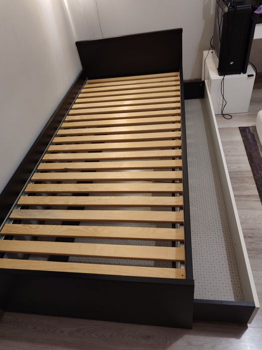 Łóżko młodzieżowe 90x200 z materacem