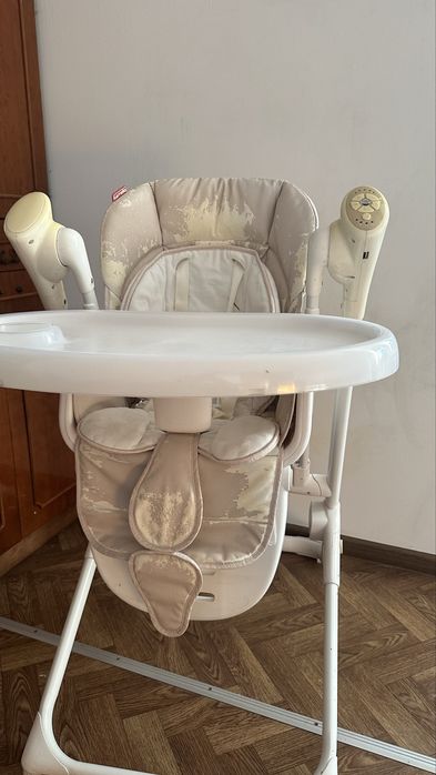 Стілець гойдалка для годування Carrello Triumph