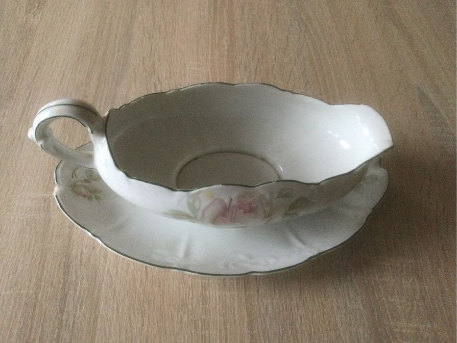 Zestaw antyk - waza , salaterka , sosjerka.