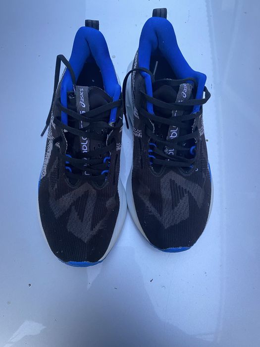 Бігові кросівки Asics novablast 5