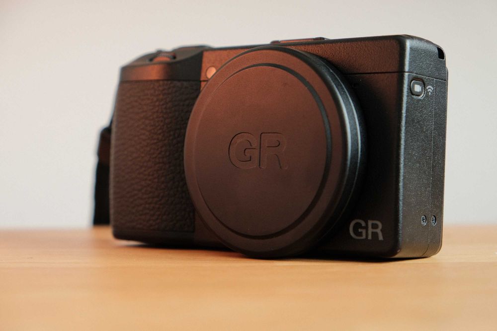Ricoh GR III (bogaty zestaw, mały przebieg)