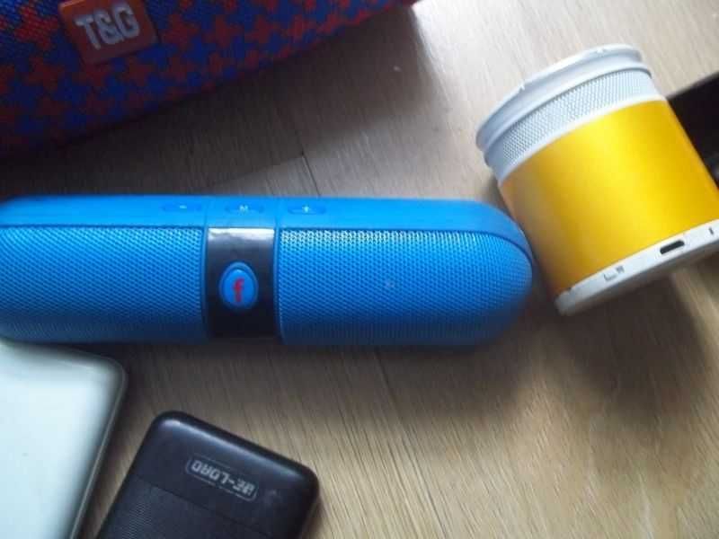 głośnik głośniki słuchawki Bluetooth  plus gratis zestaw