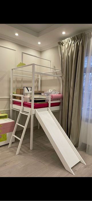 Детский домик-кроватка с горкой