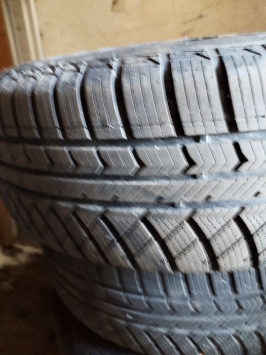 aluminiowe kola z oponami wielosezonowymi 215x60x16