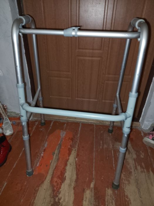 Ходунки, підлокітники, палиця