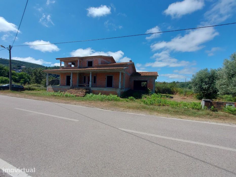 Moradia T3  com Garagem em construção Vila Cova de Alva