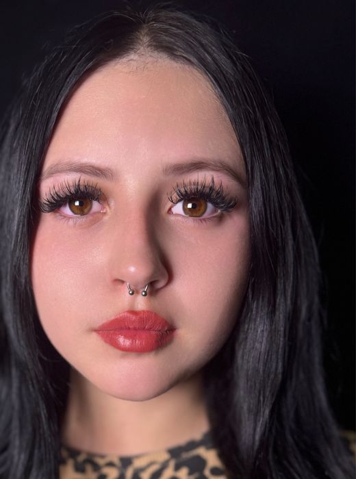 Нарощування вій корекція та фарбування брів