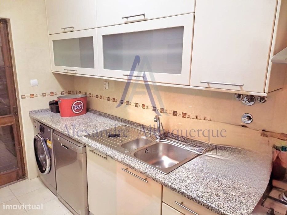Apartamento T2 com Terraço, Arrecadação e Parqueamento | Sesimbra