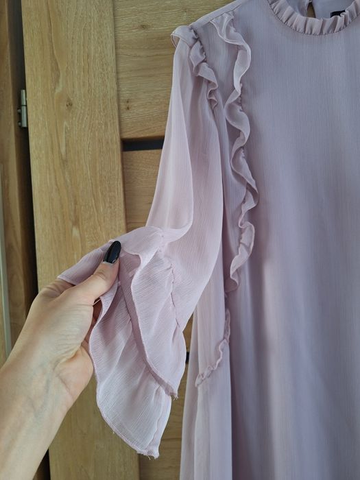 Liliowa Sukienka Mohito r. M Elegancka Falbany Długi Rękaw Podszewka