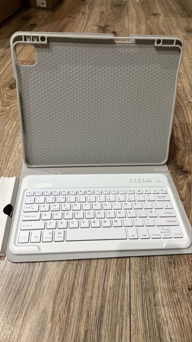 Чохол з клавіатурою  на iPad  Pro 12.9 дюймів