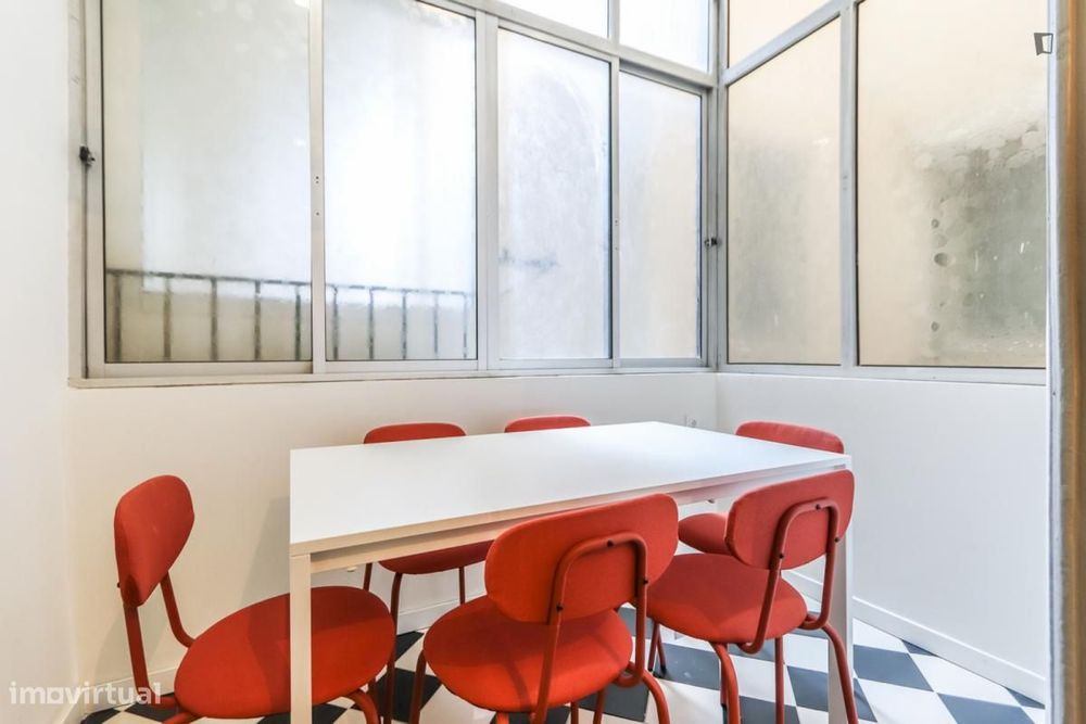 Quarto - localizado em Campo de Ourique Lisbon