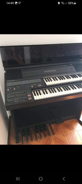 Órgão marca Farfisa