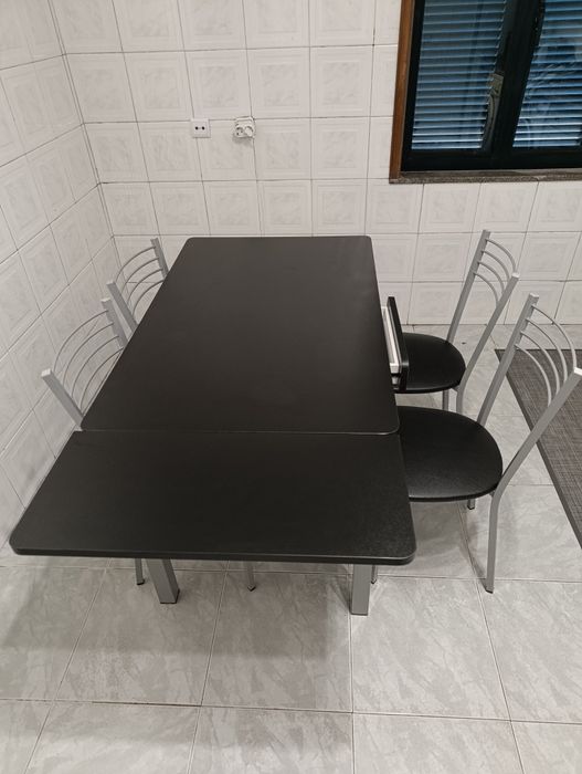 Mesa de cozinha Anti-riscos + 4 cadeiras