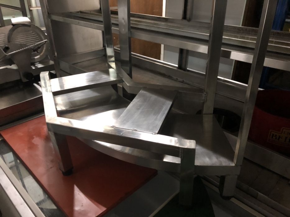 Escaparate em inox com curva como novo