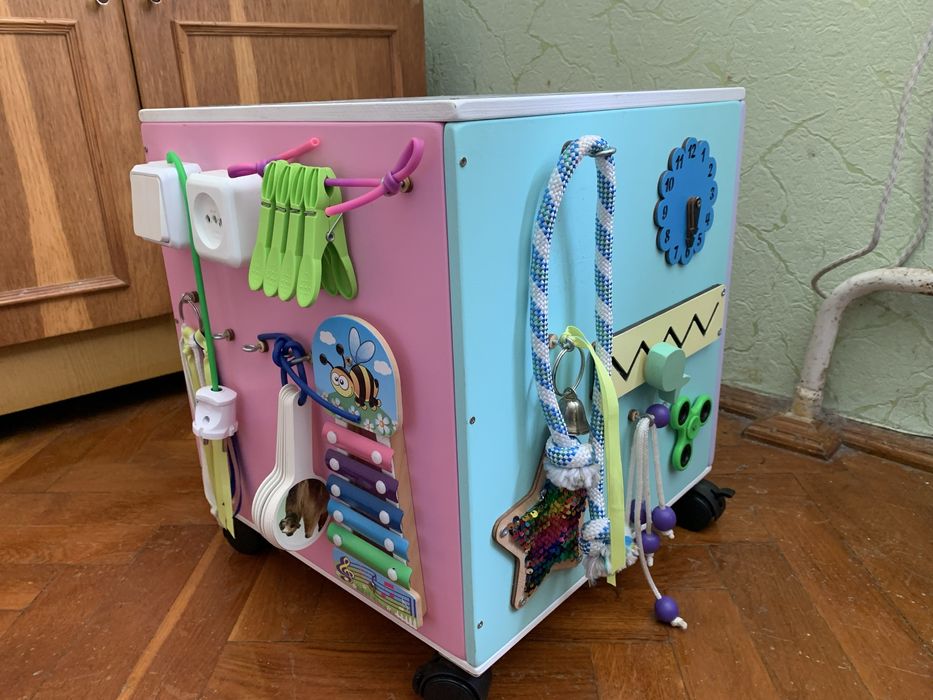 Бізі куб для діток