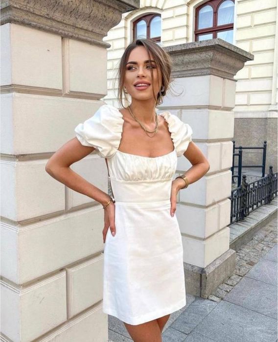 Біла сукня Zara з відкритою спиною