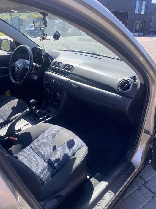 Mazda  3.   2004