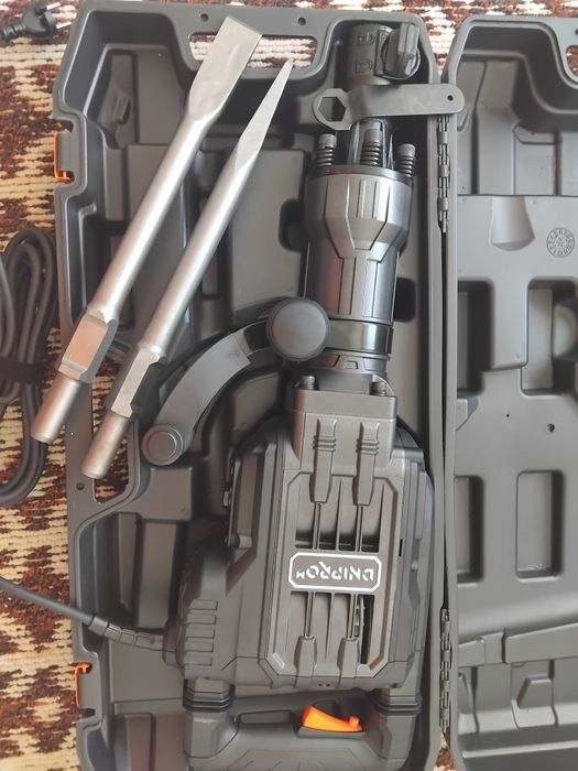 Оренда інструменту відбійного молотка