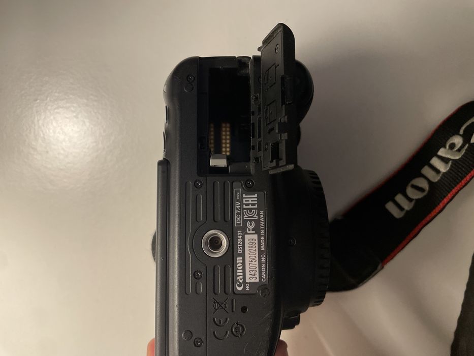 Câmera Canon EOS 700D