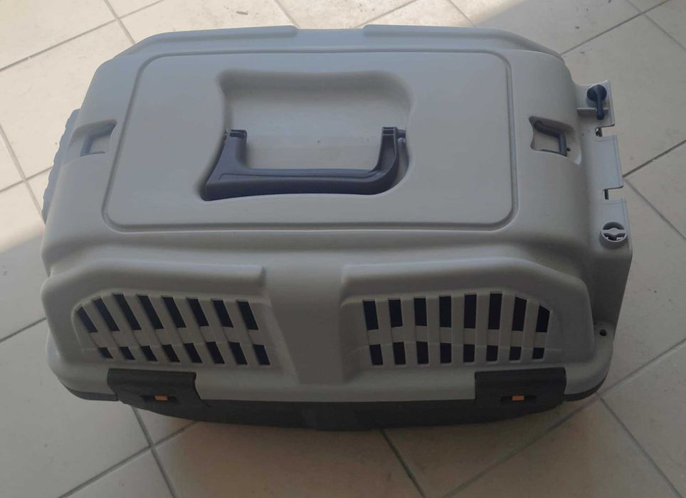 Transportadora para cão/gato – Resistente e leve – pouco uso